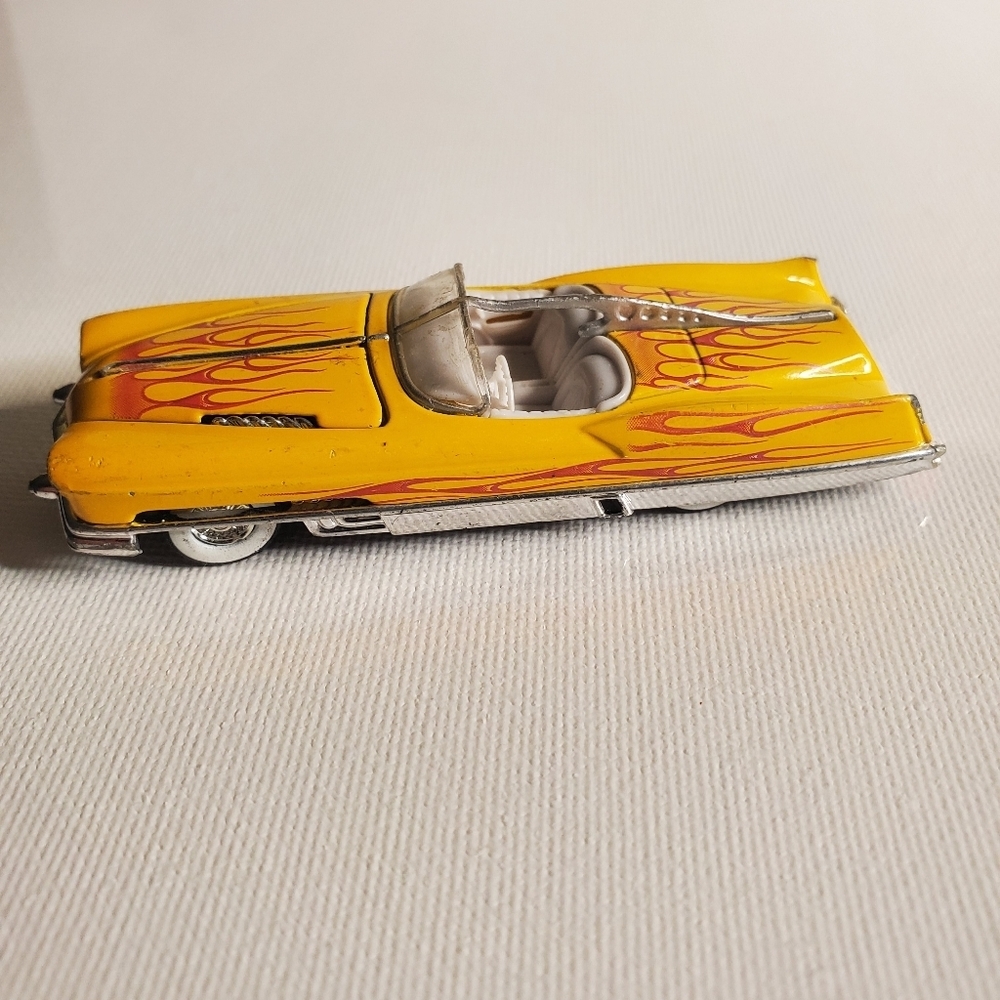 Vintage 1999- Bizarro Hot Wheel